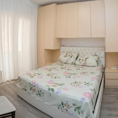 Station * ティラナ