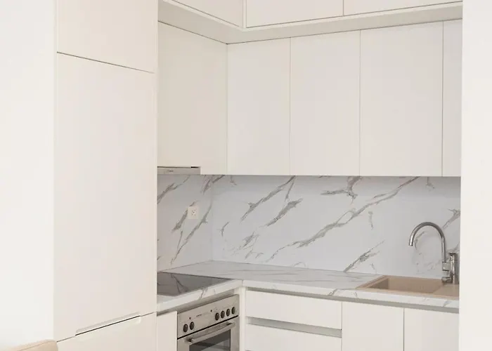 Station * ティラナ