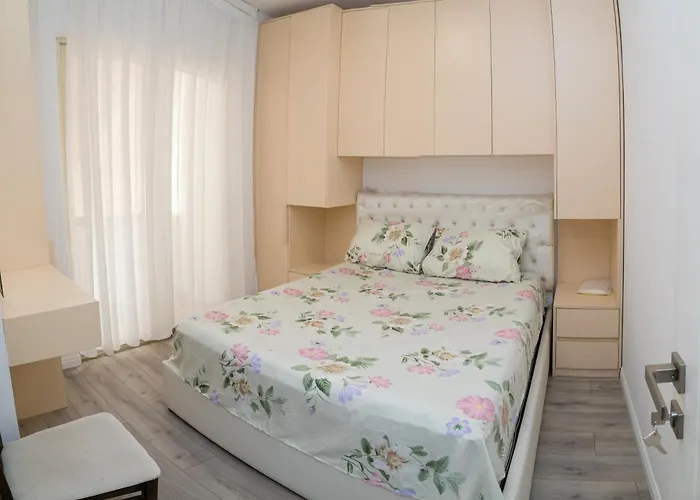 Station * ティラナ